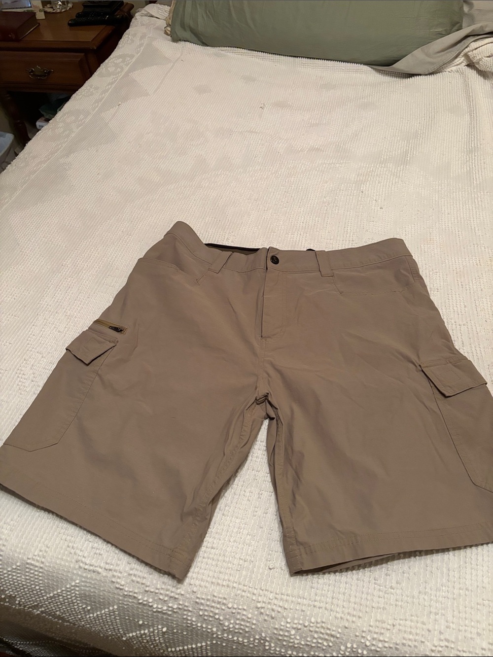 Orvis Men's Cargo Shorts in Taupe